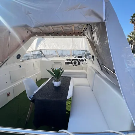 Botel Bluelove Experience Barcelona