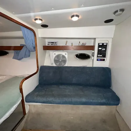 Botel Bluelove Experience Barcelona Mataro
