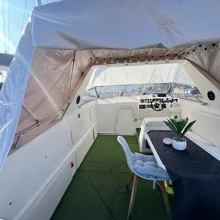 Unique Yacht Experience Barcelona Bateau-hôtel